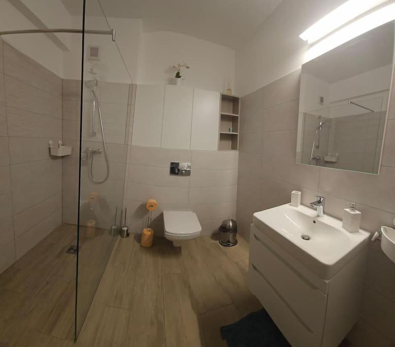 Ewa Green Towers Πιτέστι Εξωτερικό φωτογραφία